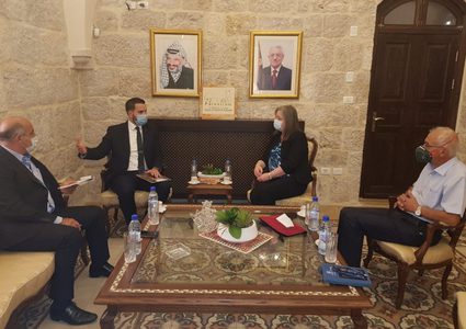 بحث آفاق التعاون في المجال السياحي بين فلسطين وهنغاريا