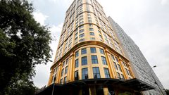 افتتاح أول فندق مطلي بالذهب في العالم في فيتنام