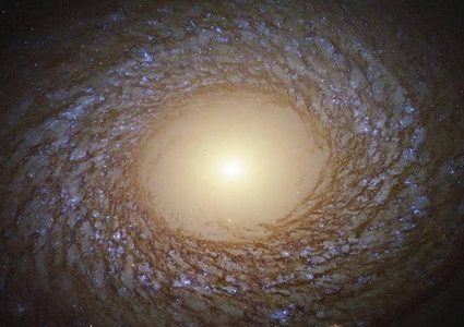 تلسكوب "هابل" يكشف عن "تحفة فنية" جديدة