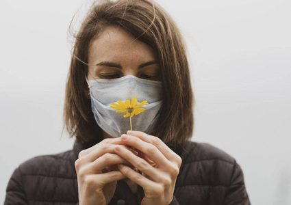 أطباء يوضحون مدى خطورة فقدان مرضى كورونا حاستي التذوق والشم