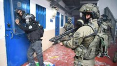 الاحتلال يواصل عزل الأسير الجاغوب بظروف صعبة