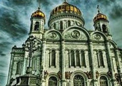 شاهد صاعقة تتسبب بإحراق كنيسة عمرها 200 سنة