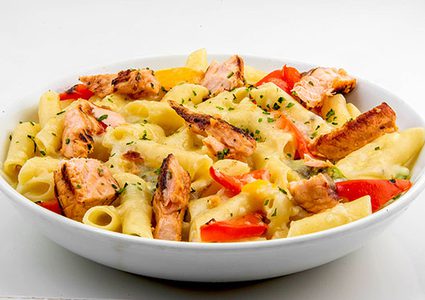 طريقة عمل المكرونة بالسلمون