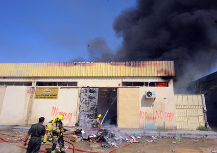 حريق كبير في مصنع للأخشاب في دبي