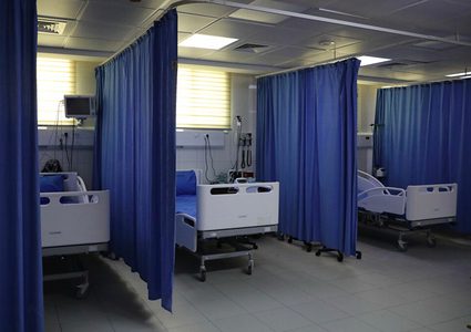 نزال: القطاع الصحي لا يفصل بين المستشفى الحكومي والخاص