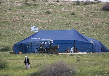 مستوطنون ينصبون خيمة في أراض بلدة بتير