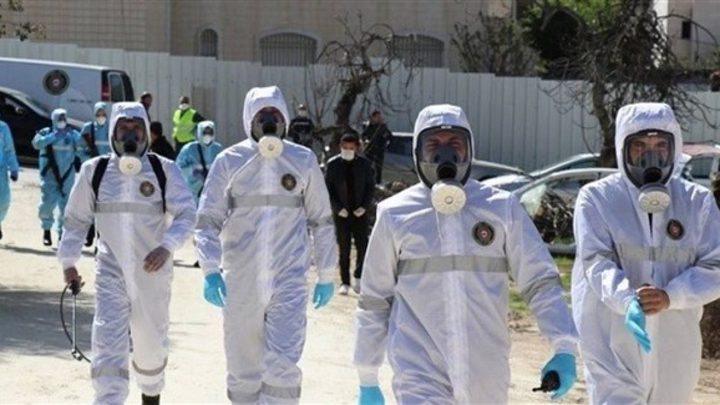 طبيب: إنتشار كورونا سببه آلية إدارة القطاع الصحي للأزمة