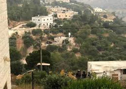 الاحتلال يهدم سورا استناديا في قرية الولجة غرب بيت لحم