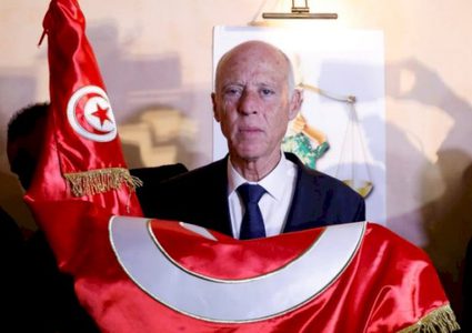 الرئيس التونسي يمنح 34 فلسطينياً الجنسية التونسية