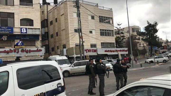 الاحتلال يقتحم جمعية الدراسات العربية ويحتجز مديرها وطاقمها