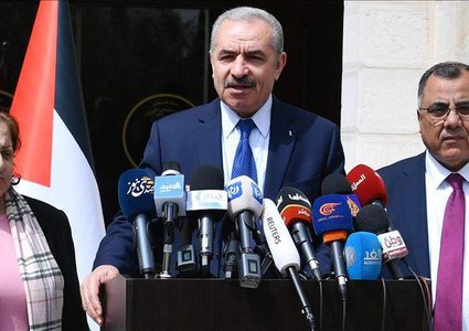 اشتية: العُمال أول ضحايا جائحة كورونا