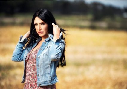 الفنانة الهام روحانا تقود حملة صامتة لمكافحة العنف الأسري