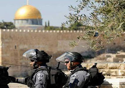 فرض الحبس المنزلي على 3 شبان وابعاد رابع عن القدس