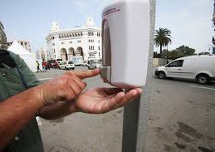 الجزائر تشدد القيود للحد من الإصابة بكورونا