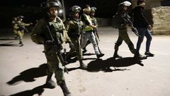 قوات الاحتلال تعتقل شاباً من مخيم الجلزون