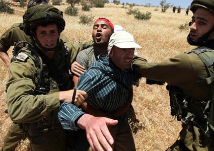 الاحتلال يقمع مسيرة سلمية في عصيرة الشمالية