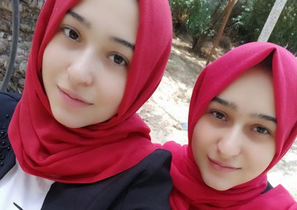 توأم من غزة: أصرينا على التفوق ليكون الدافع في شفاء والدتنا