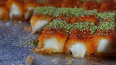 حلويات "البرمة" تتصدر الطلبات للتنهئة بمناسبة نجاح طلاب الثانوية