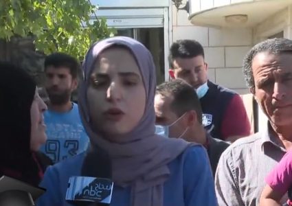 المتفوقة شهد يونس ترسم الفرحة والبهجة في مدينة الخليل