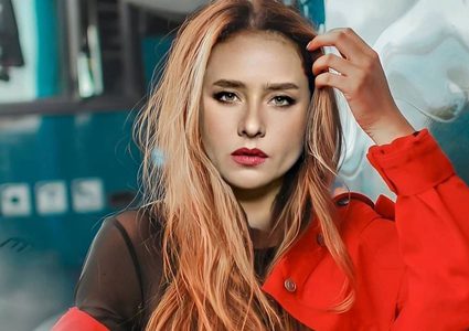 منى زكي ونيللي كريم في مسلسل «نمرة 2»