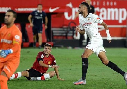 ثنائية المصري "تريزيغيه" تمنح أستون فيلا فوزا ثمينا