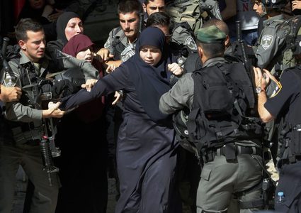 الهيئة: 42 أسيرة في سجون الاحتلال يعشن ظروفا اعتقالية صعبة