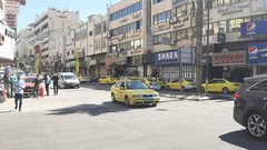 شوارع خالية من حركة المواطنين في الخليل مع إعلان حالة الطوارئ بسبب كورونا