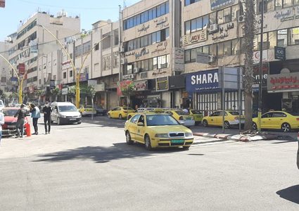 شوارع خالية من حركة المواطنين في الخليل مع إعلان حالة الطوارئ بسبب كورونا