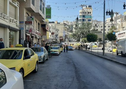 شوارع خالية من حركة المواطنين في الخليل مع إعلان حالة الطوارئ بسبب كورونا