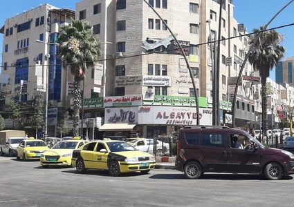 شوارع خالية من حركة المواطنين في الخليل مع إعلان حالة الطوارئ بسبب كورونا