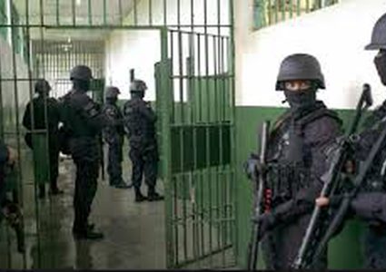 شومان يدعو المؤسسات الدولية لإرسال بعثات دولية للأسرى بالسجون