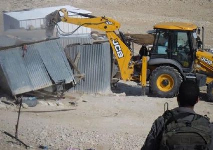 الاحتلال يهدم مسكنا زراعيا في دورا جنوب الخليل