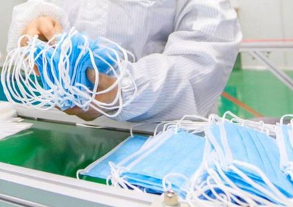 "الاقتصاد": 48 منشأة تنتج نحو 200 ألف كمامة وتشغل 800 يد عاملة