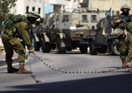 الاحتلال يقتحم حي خروبة في جنين وينصب حاجزا عسكريا