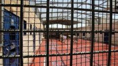 الاحتلال يواصل عزل الأسير حاتم القواسمة في ظروف صعبة