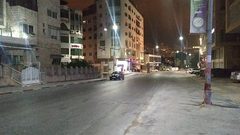 مدينة نابلس مساء اليوم الخميس بعد دخول قرار منع الحركة حتى صباح الاحد القادم حيز التنفيذ​​​​​​​.