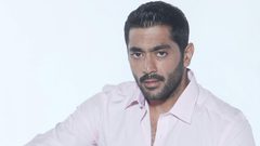 أحمد فلوكس ينفي اشاعة انفصاله عن ديالا مكي