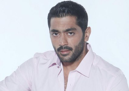 أحمد فلوكس ينفي اشاعة انفصاله عن ديالا مكي