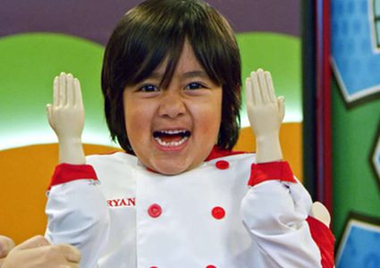 طفل يحصد 26 مليون دولار من تطبيق يوتيوب