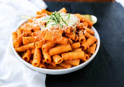 دراسة: تناول الخبز والمعكرونة قد يطيل العمر