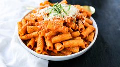 دراسة: تناول الخبز والمعكرونة قد يطيل العمر