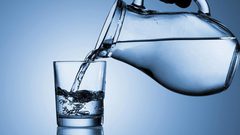 ما هي كمية الماء المثالية التي عليك شربها يوميا؟