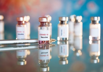 علماء: لقاح أوكسفورد يوفر حماية مزدوجة ضد كورونا