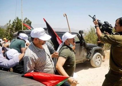 إصابة مواطنين بالاختناق خلال قمع مسيرة في عصيرة الشمالية