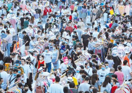 استشاري أمراض وراثية يتوقع اصابة أكثر من ثلث سكان العالم