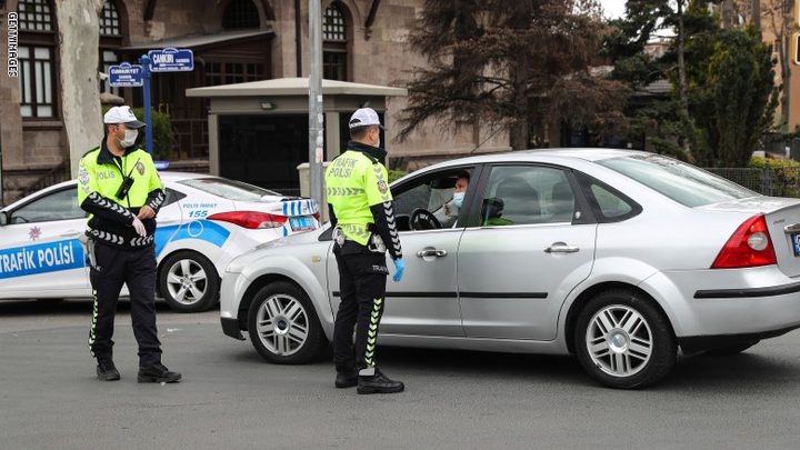 الشرطة التركية تقبض على قتلة لاجئ سوري حاول الدفاع عن امراة