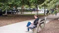 تحذير.. وضعية الجلوس قد تكشف إصابتك بمرض الباركنسون