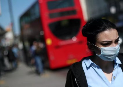 بريطانية تحرق نفسها خوفا من كورونا!