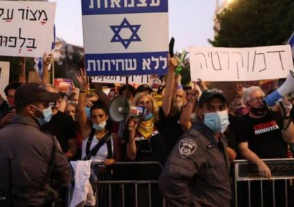 تظاهر آلاف الإسرائيليين ضد نتنياهو احتجاجا على الأزمة الاقتصادية