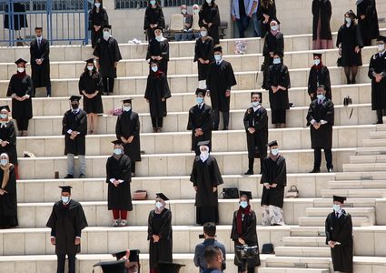 165طالبا وطالبة في كلية الطب بجامعة النجاح يؤدون "قسم الطبيب"